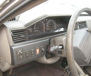 Illustration for article titled Back When Automotive Interior Designers Weren't So Slick: SECU- RITY Indicator Lamp